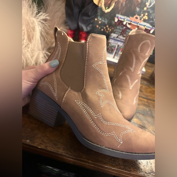 Booties - Picture 4 of 6